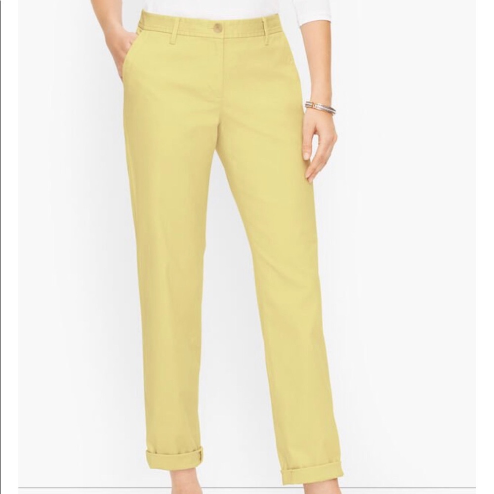 NWT Relaxed Chinos in pastel Yellow